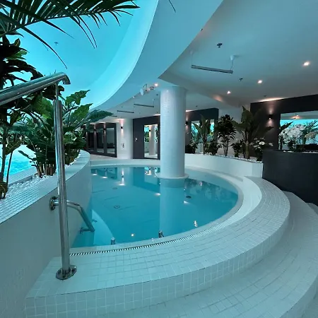 Hanza Tower Home4u Apartamento *