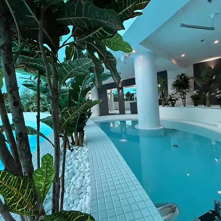 Hanza Tower Home4u Apartamento *
