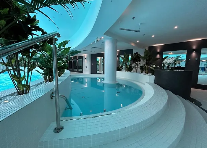 Hanza Tower Home4u Апартаменты *