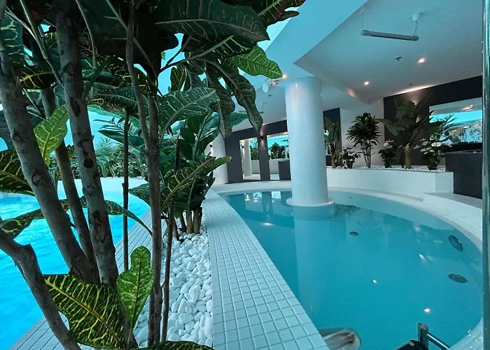 Hanza Tower Home4u Апартаменты *